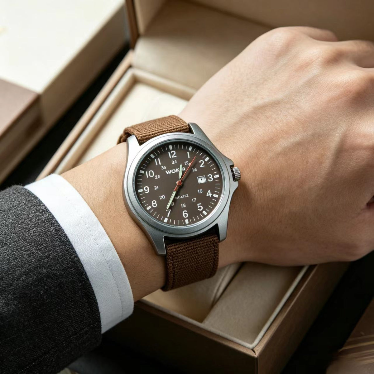 Men's Sporty Nylon Strap Minimalist Quartz Watch