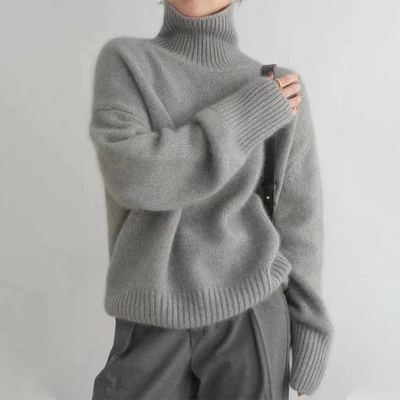 Women's Soft Turtleneck Jumper with Classic Cut for Winter