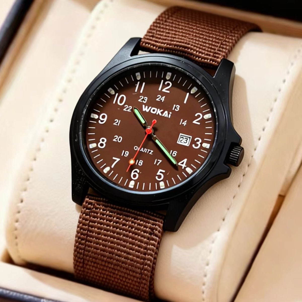 Men's Sporty Nylon Strap Minimalist Quartz Watch