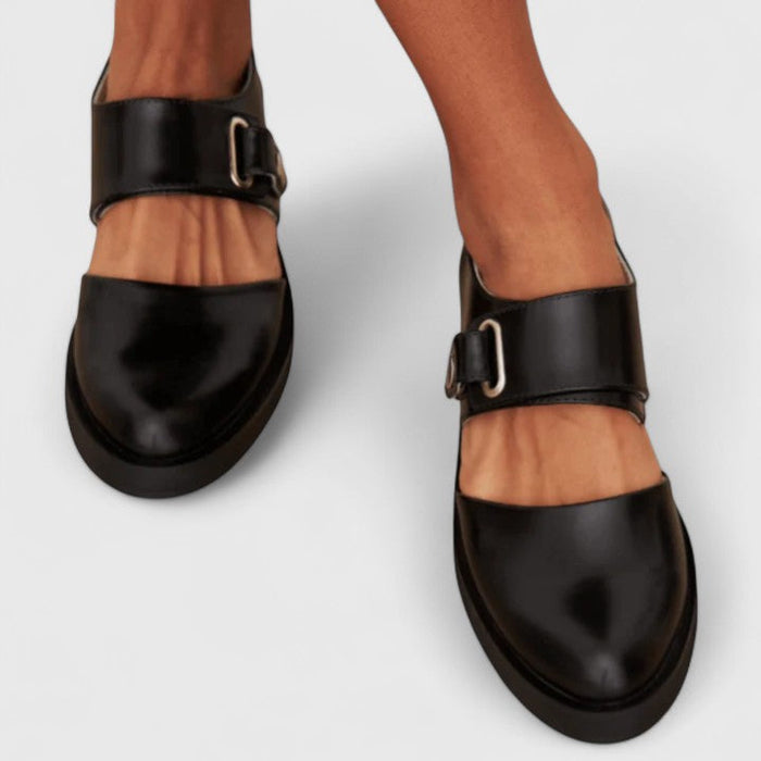 Cara | Sapatos Mary Jane modernos com fivela e recortes