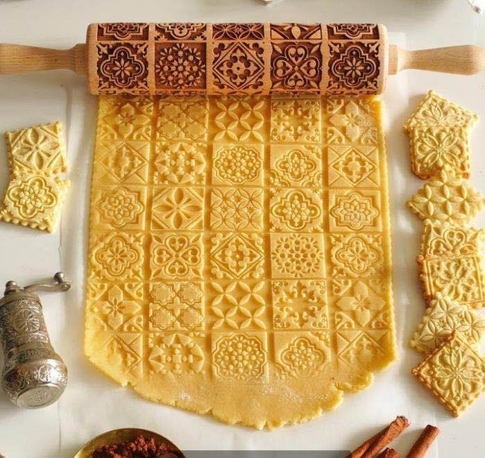 Wooden Christmas Embossing Rolling Pin for Cookies and Dough