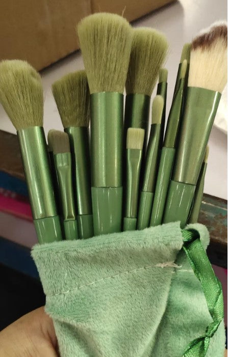 13-Piece Makeup Brush Set with Concealer, Blush and Eyeshadow Brushes