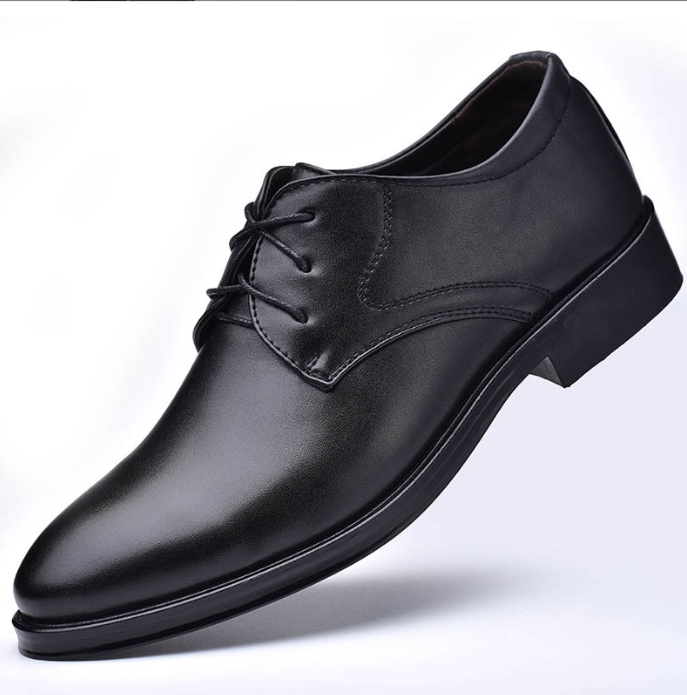 Sapatos pretos de homem com atacadores e biqueira pontiaguda, casuais, com sola de borracha