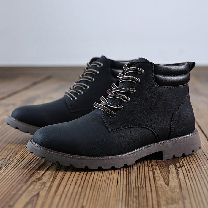 Botines de hombre con cordones y costuras en contraste