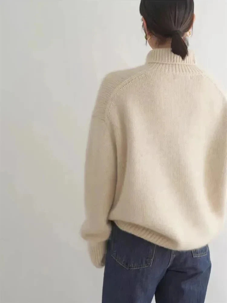 Women's Soft Turtleneck Jumper with Classic Cut for Winter