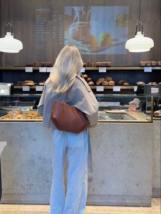 Women's Vintage Leather Tote Bag with Spacious Main Compartment