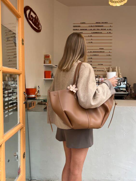 Women's Vintage Leather Tote Bag with Spacious Main Compartment