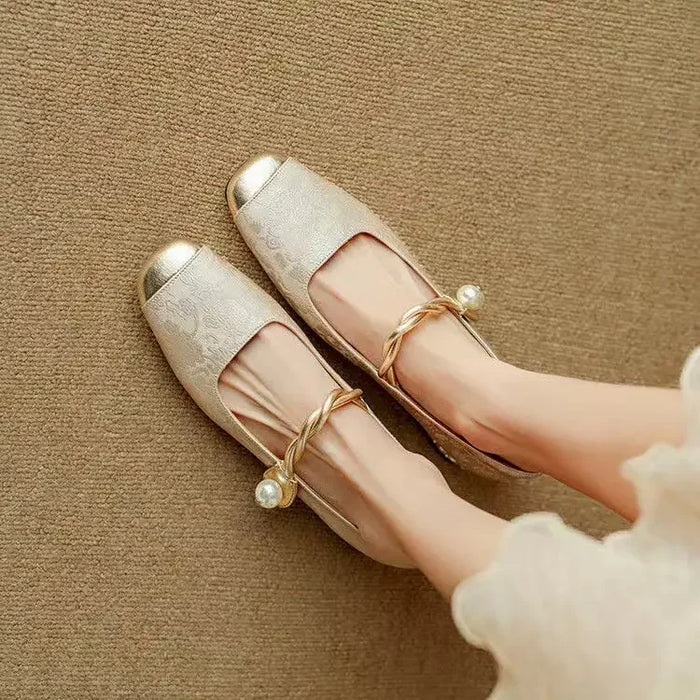 Daisy | Buty z vintage paskiem z plecionych pereł
