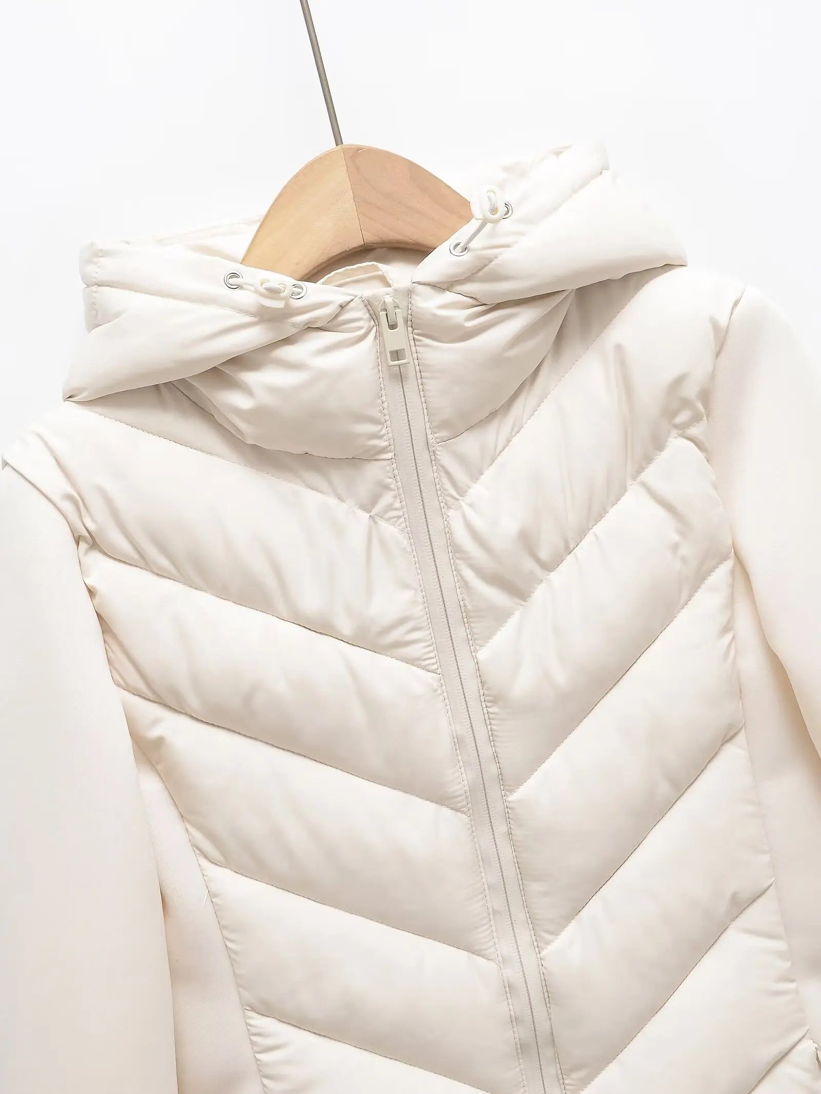 Women's Lightweight Quilted Jacket with Hood and Hidden Pockets