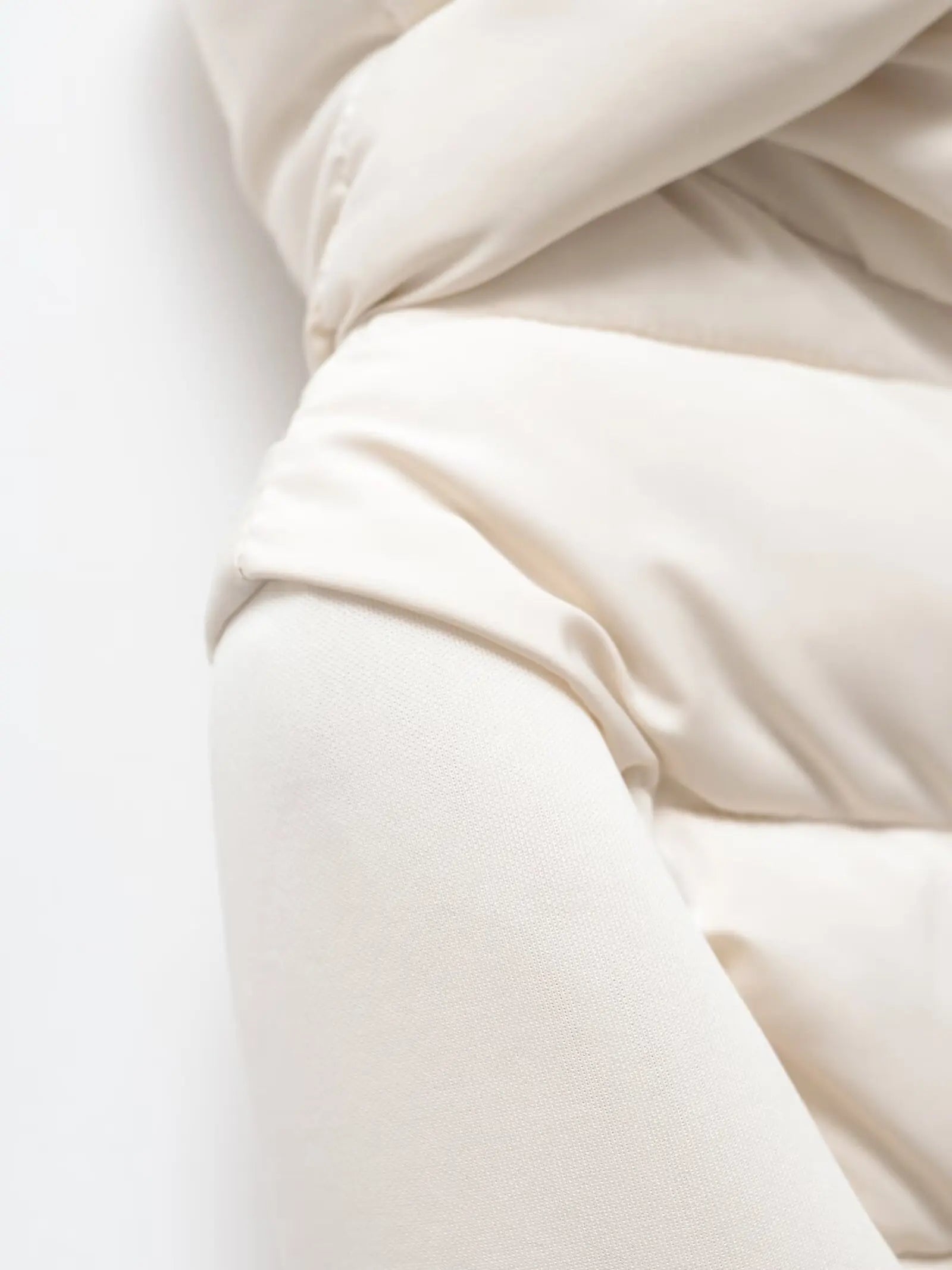 Women's Lightweight Quilted Jacket with Hood and Hidden Pockets