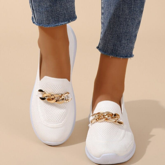 Mocasines sin cordones de malla para mujer con detalle de cadena