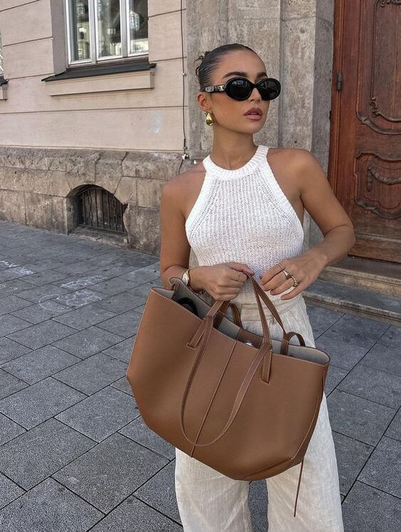 Women's Vintage Tote Bag with Secure Closure and Shoulder Straps